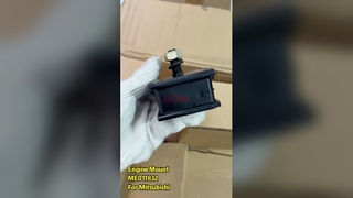 Dudukan Mesin Depan ME011832 untuk Mitsubishi Fuso Canter 3.5L 4D32